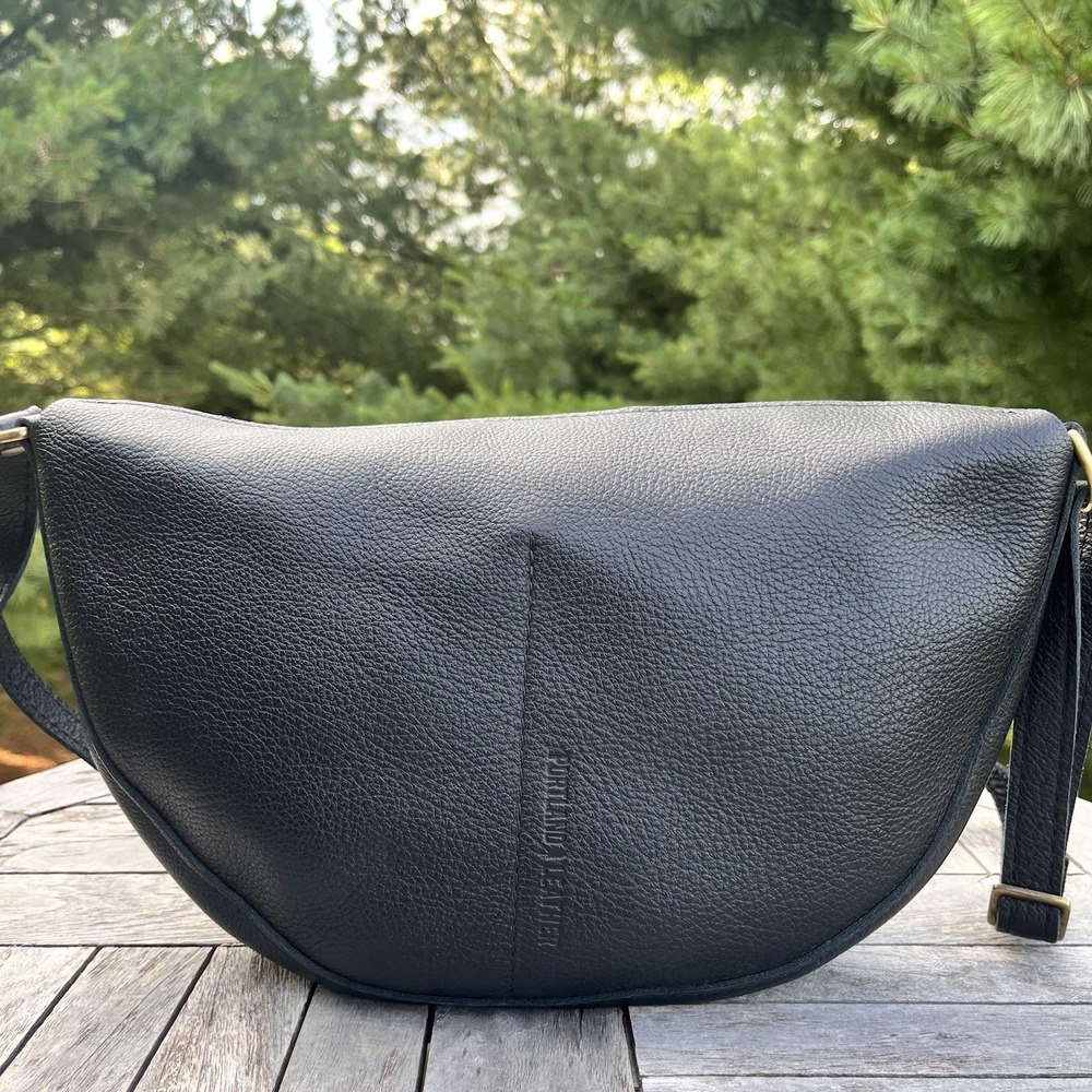Portland Leather Goods Large Koala Sling Bag Crossbody Purse Black Pebbled - Picture 3 of 11